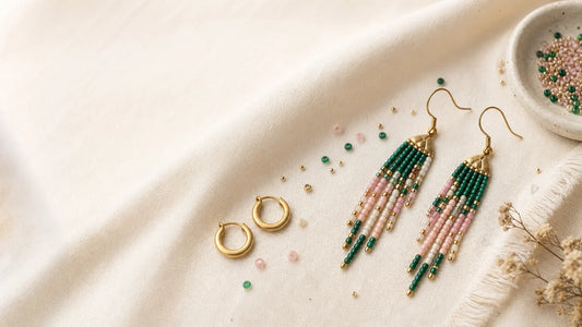 Sélection de boucles d’oreilles en perles 2026 dans un écrin naturel