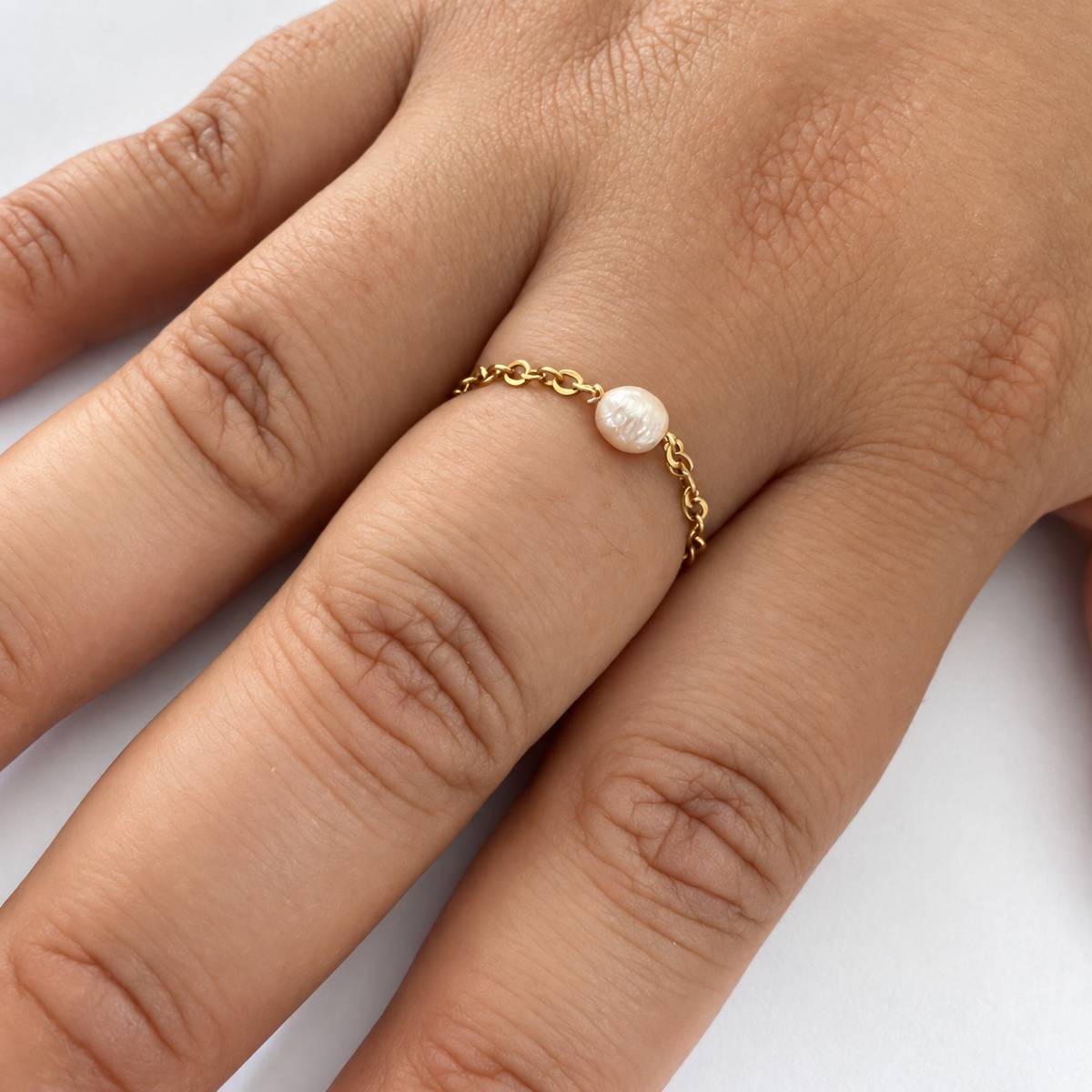 Bague fine dorée avec perle d’eau douce