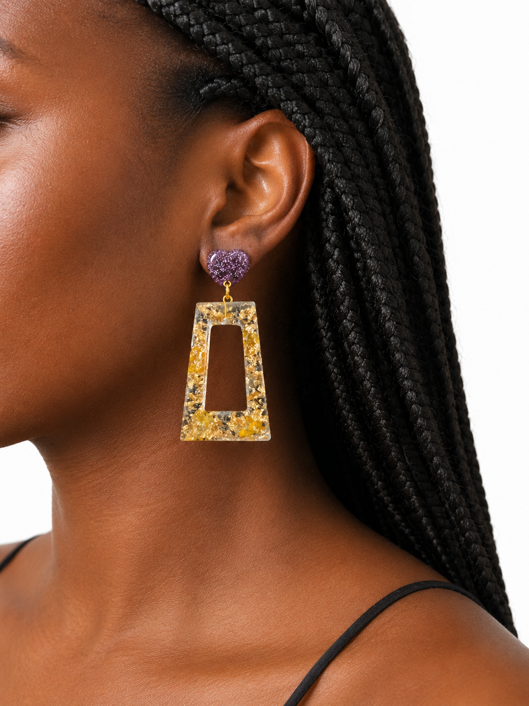 Boucles d'oreilles pendantes en résine dorée - violette