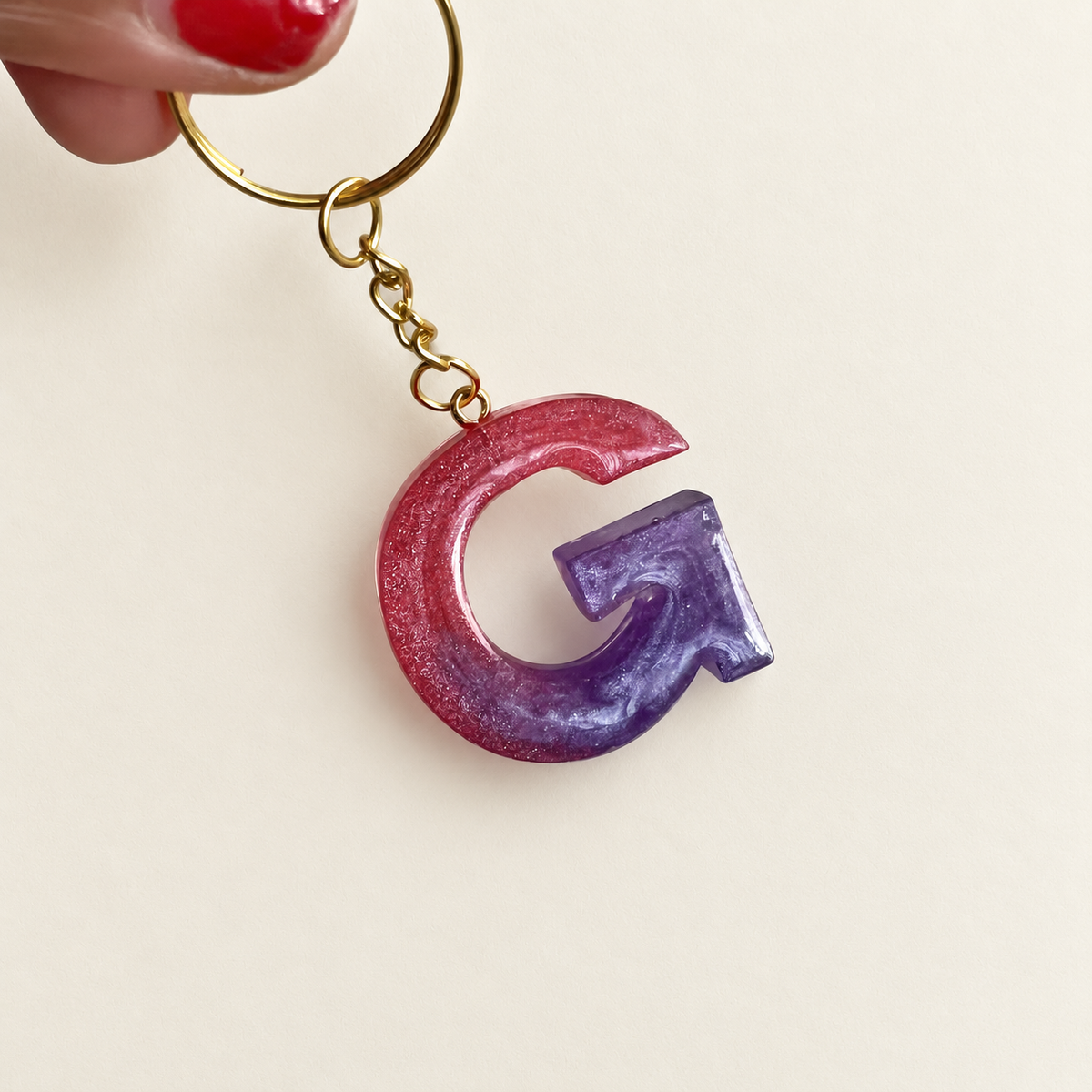 Porte-clés lettre G rose et violet en résine fait main