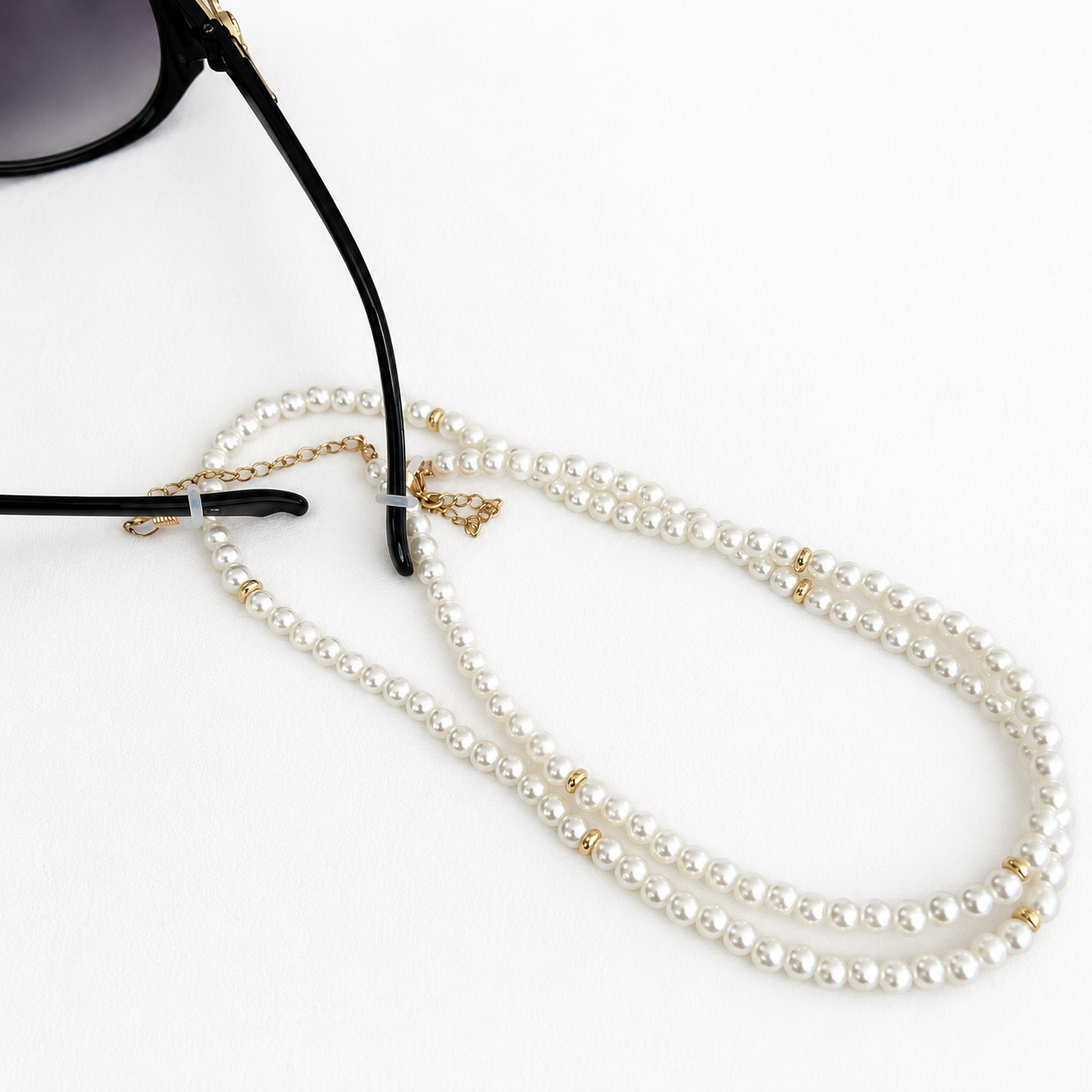 Chaîne de lunettes perles blanches et dorées