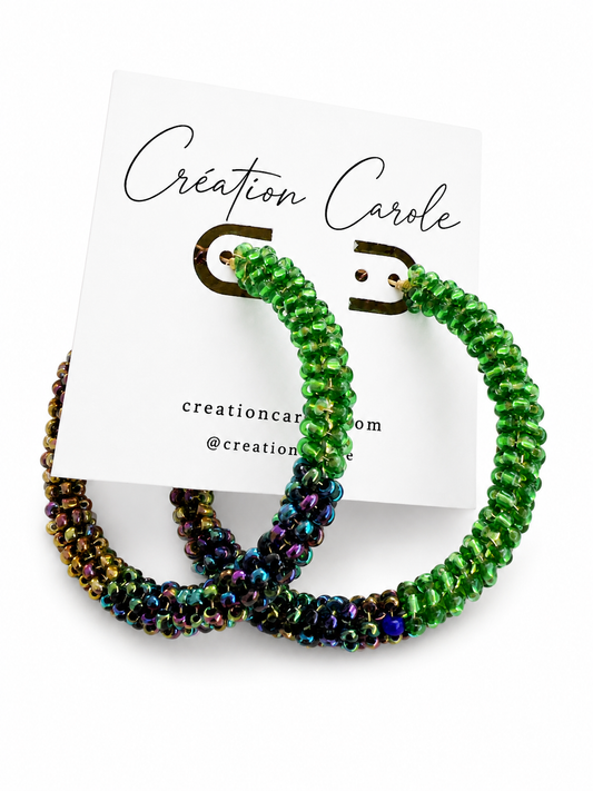 Boucles d’oreilles créoles en perles vertes et multicolores