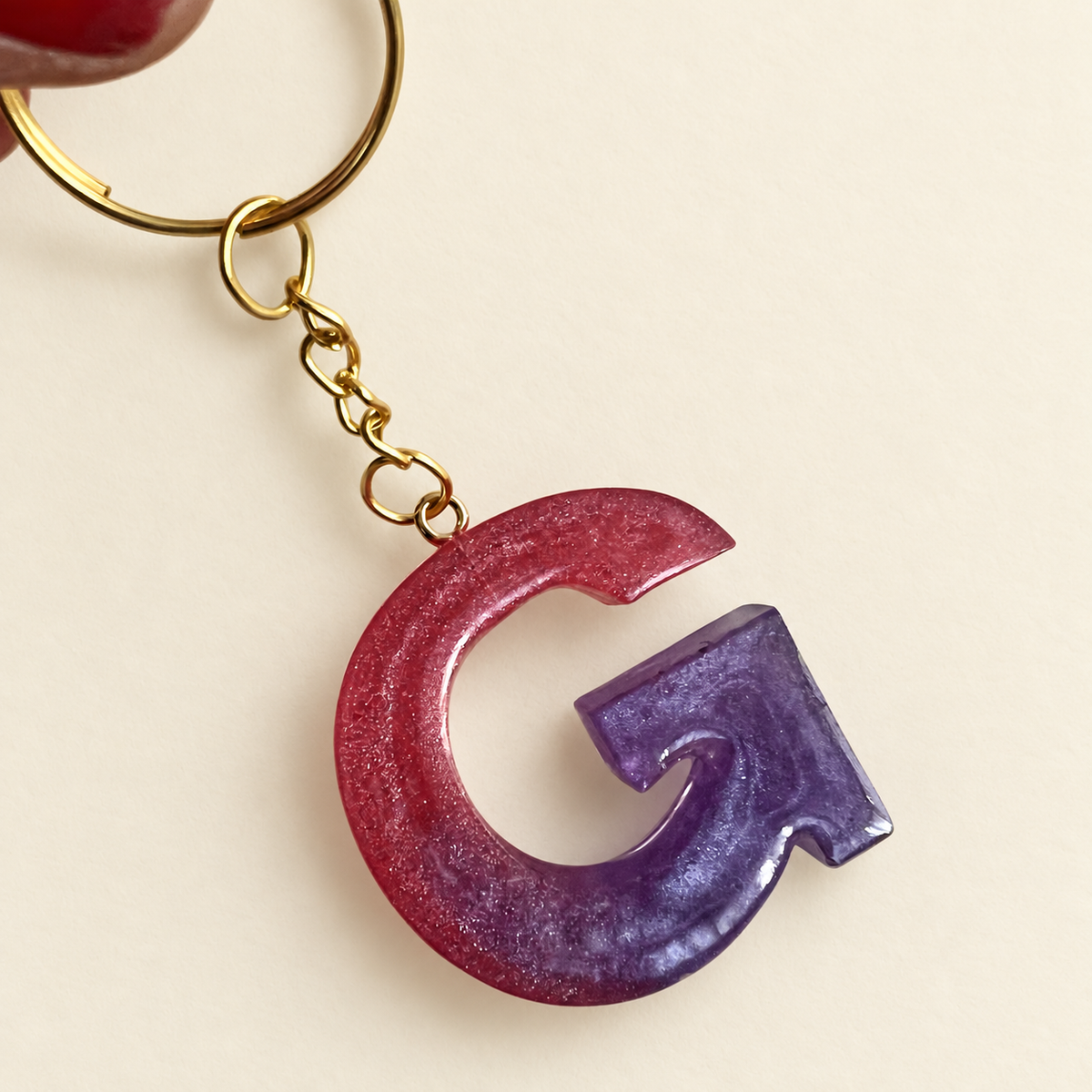 Porte-clés lettre G rose et violet en résine fait main