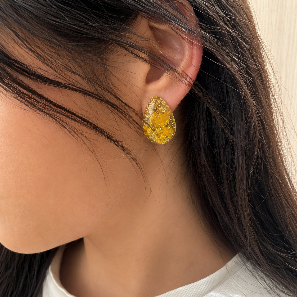 Boucles d’oreilles Fleur d’Or – Résine artisanale