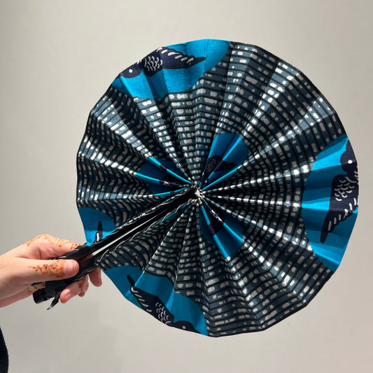 Éventail Africain en Wax Bleu – Accessoire
