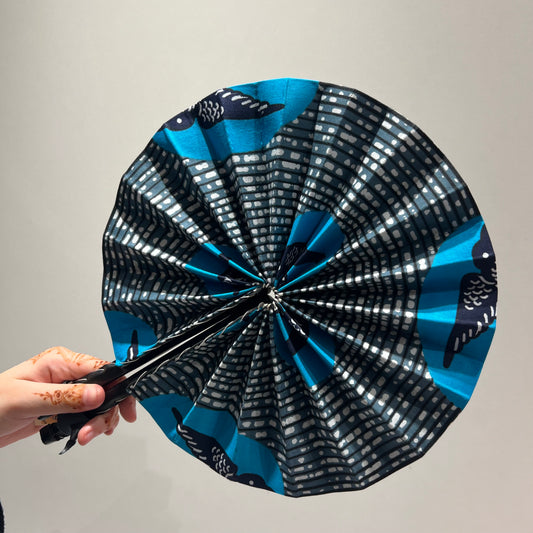 Éventail Africain en Wax Bleu – Accessoire