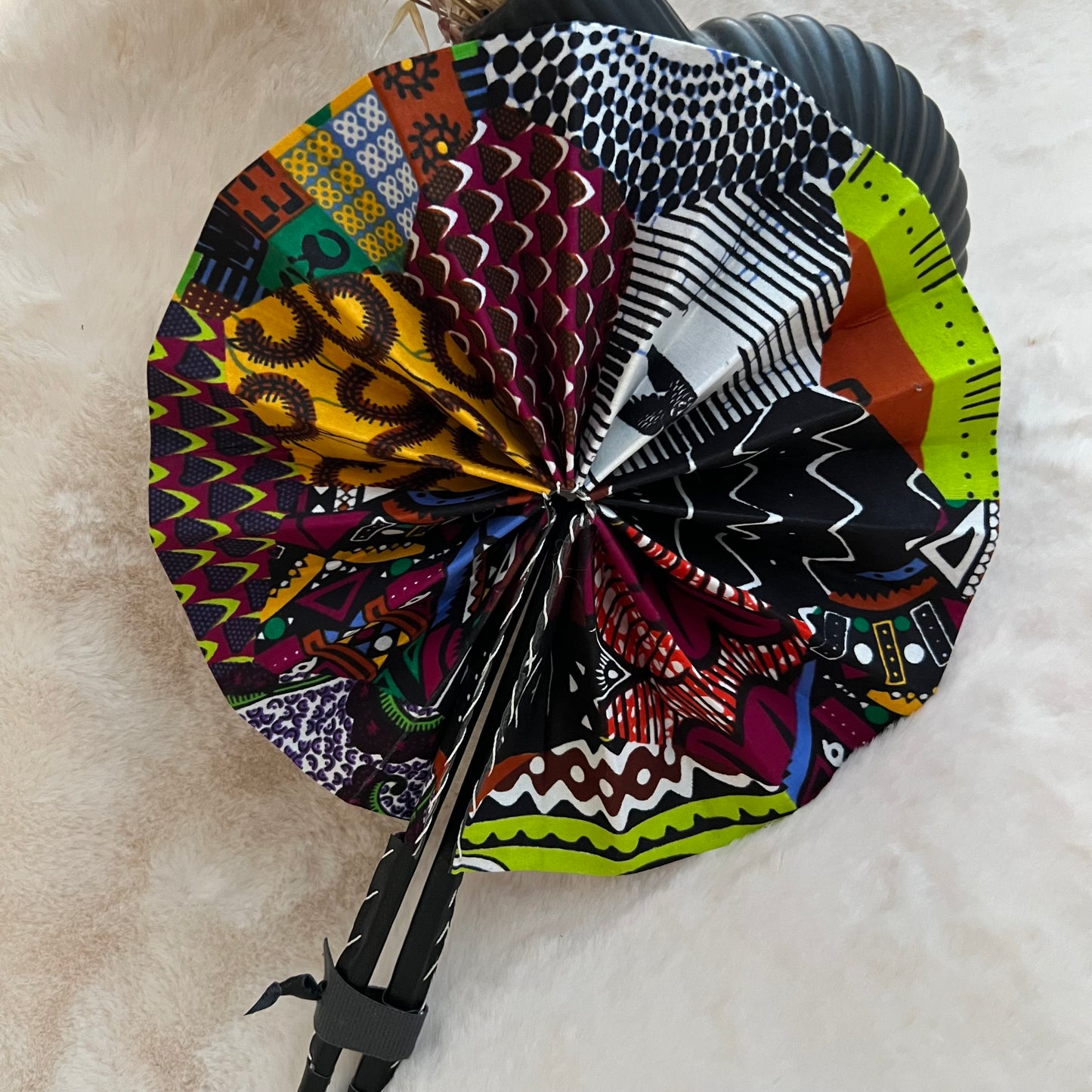Éventail africain multicolore en wax