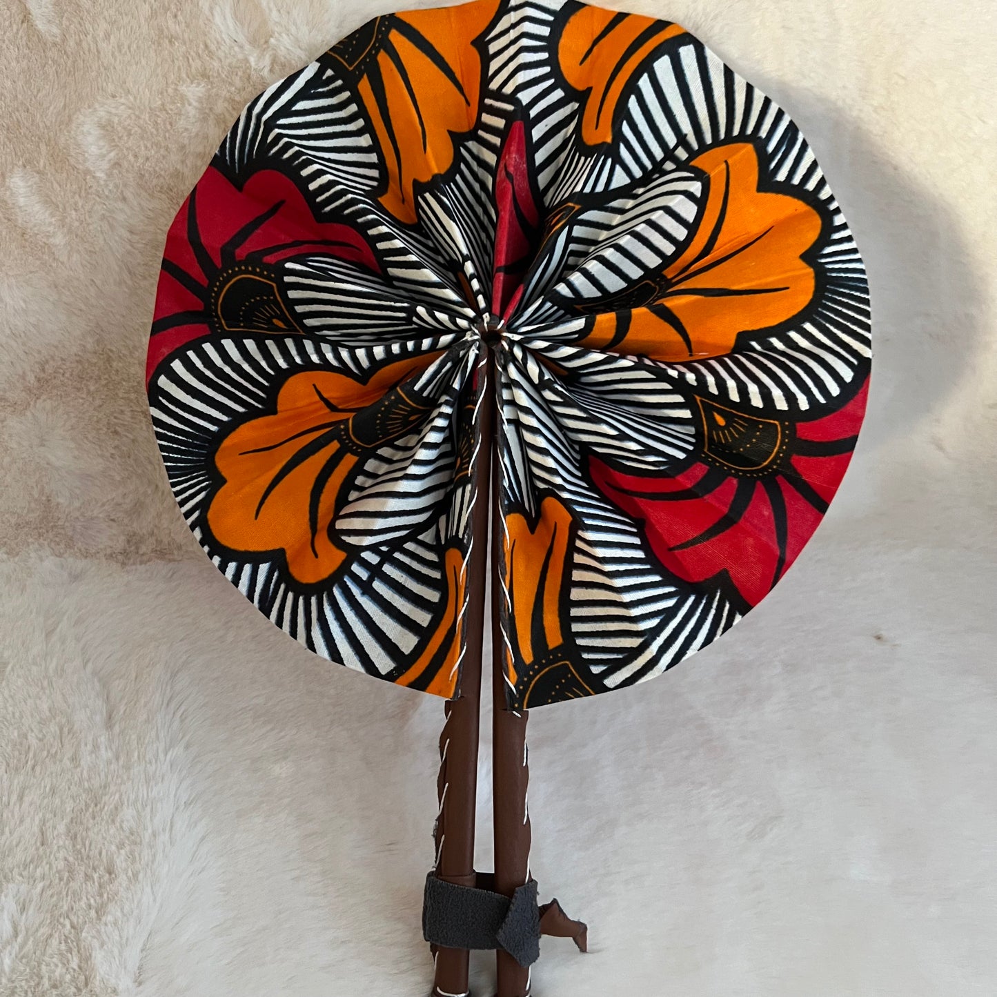Éventail africain orange & rouge