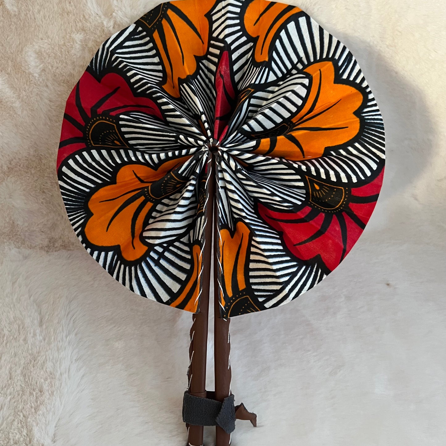 Éventail africain orange & rouge