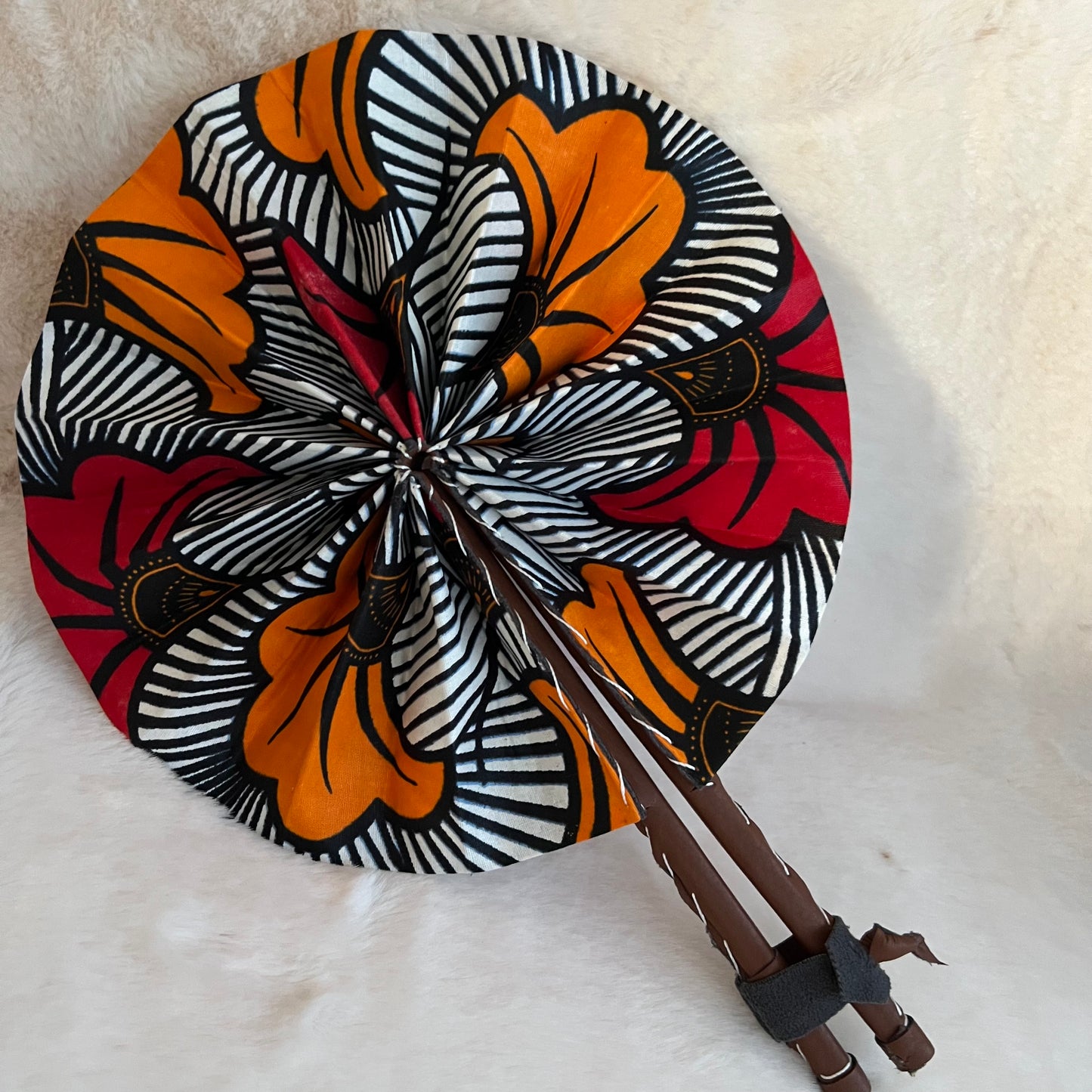 Éventail africain orange & rouge