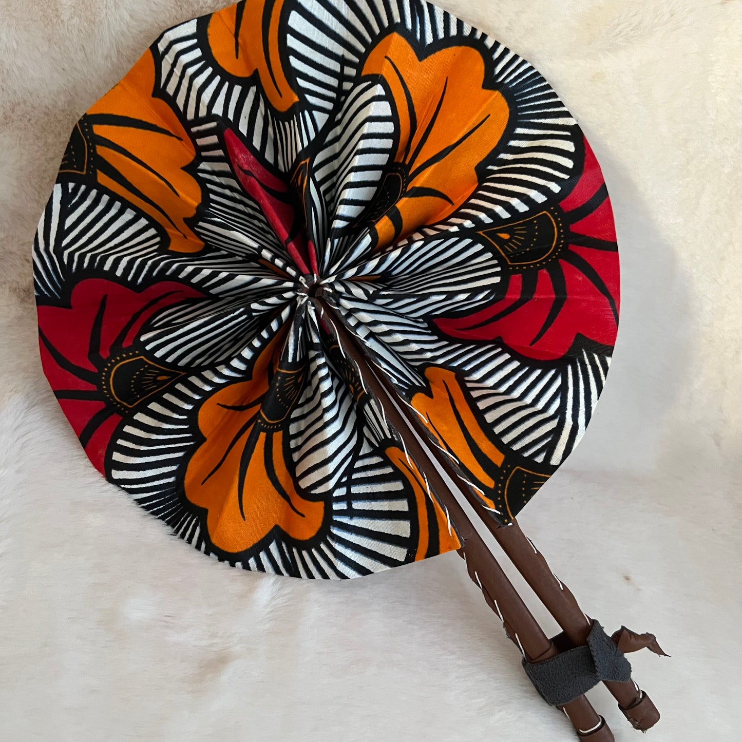 Éventail africain orange & rouge